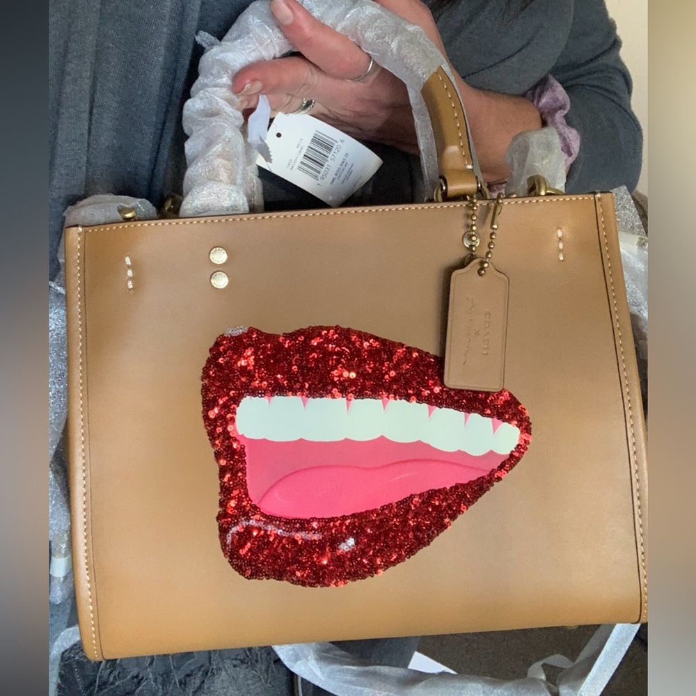 Authentic COACH 1941 glovetanned leather sequins lips satch/should/Crosby